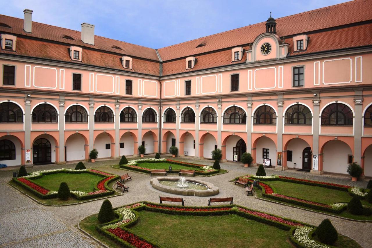 城堡旅馆 Valašské Meziříčí 外观 照片