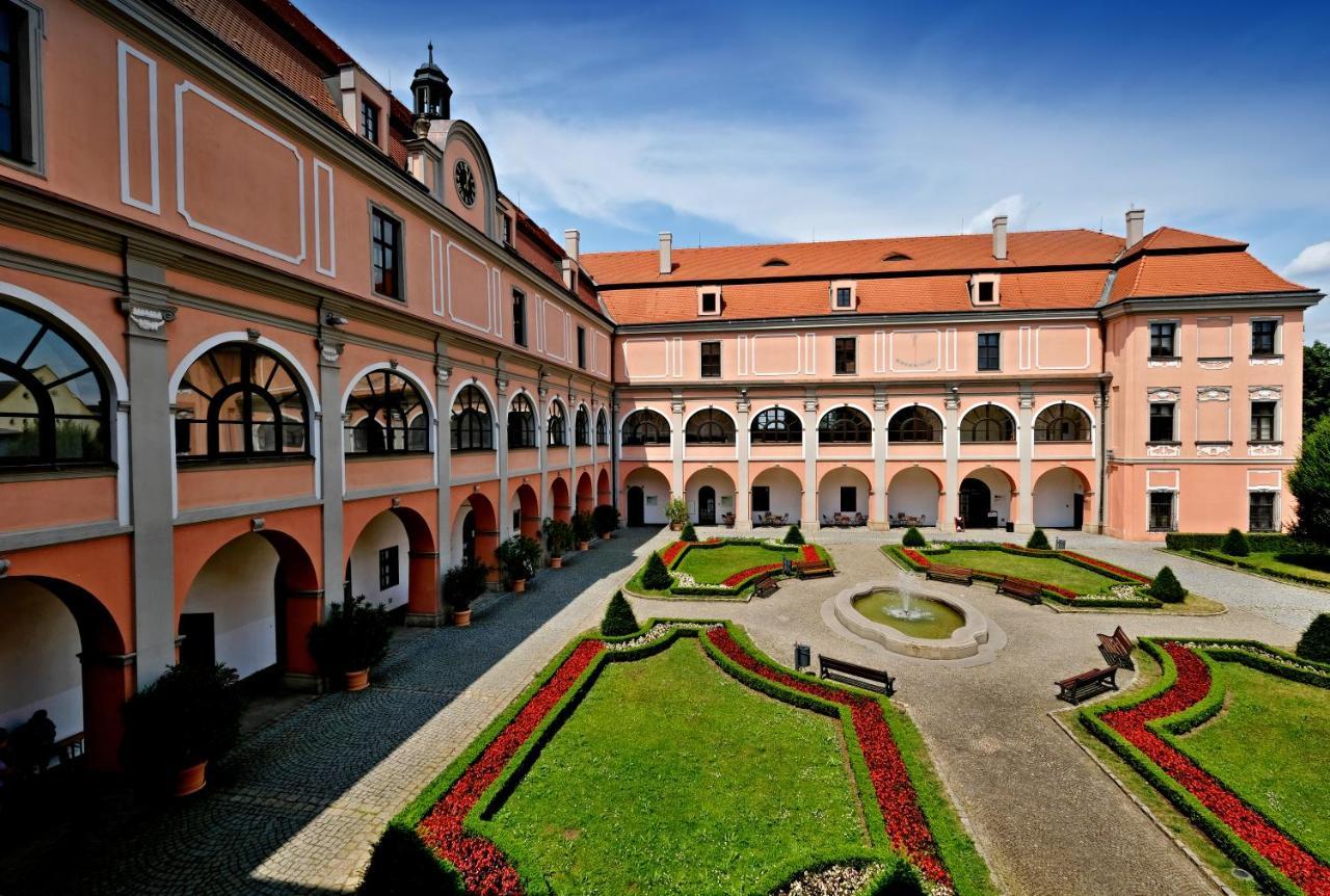 城堡旅馆 Valašské Meziříčí 外观 照片